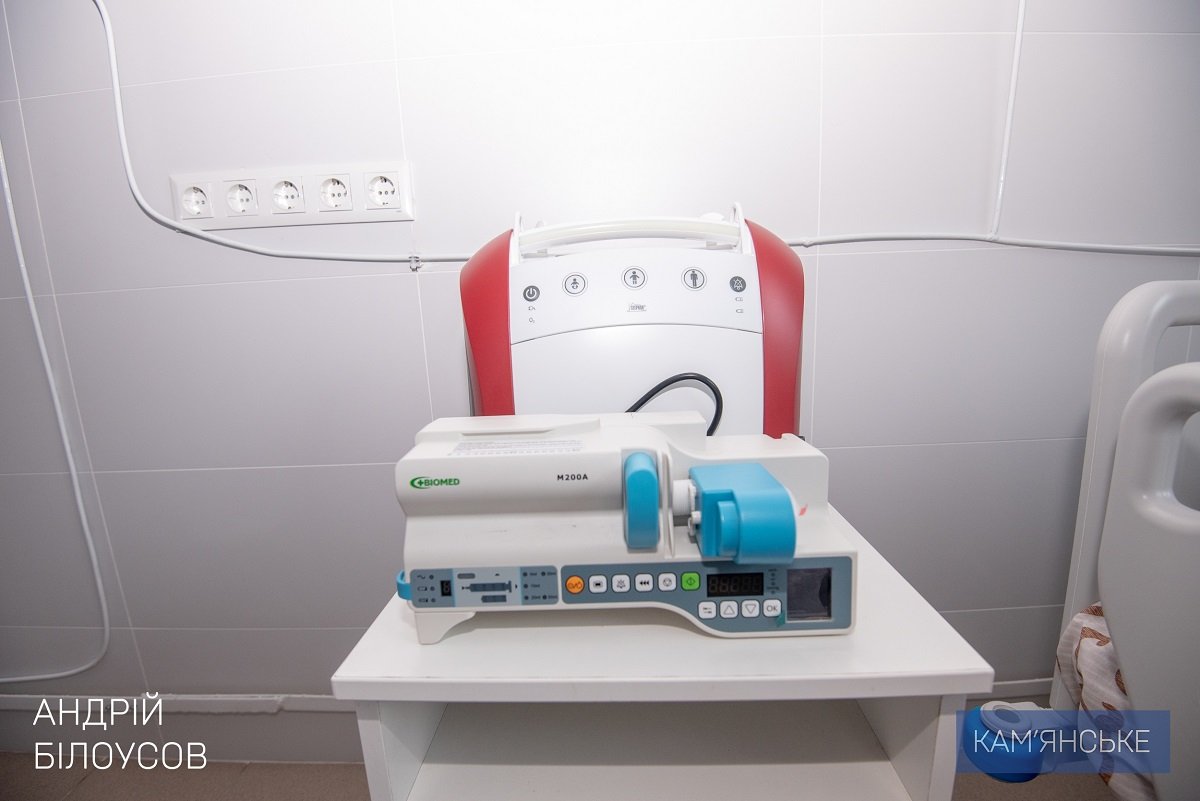 В Каменской больнице №9 после капитального ремонта открыли отделение реанимации и интенсивной терапии 3
