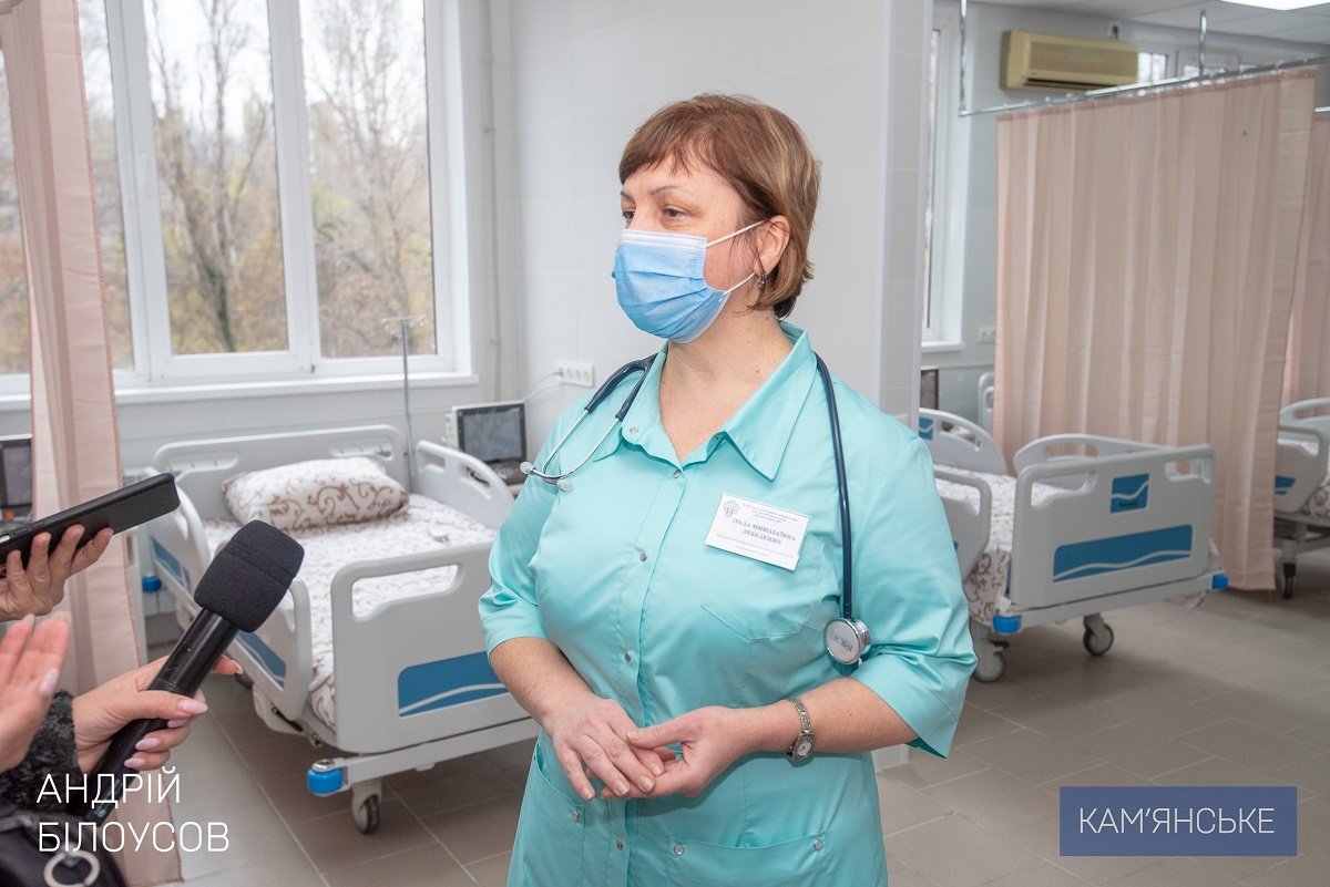 В Каменской больнице №9 после капитального ремонта открыли отделение реанимации и интенсивной терапии 6