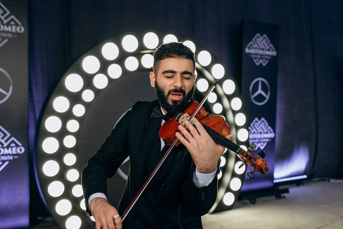 С розыгрышами и тест-драйвом новинок от Mercedes-Benz: в Днепре ярко открыли новый Центр продаж ЖК Bartolomeo Resort Town 1