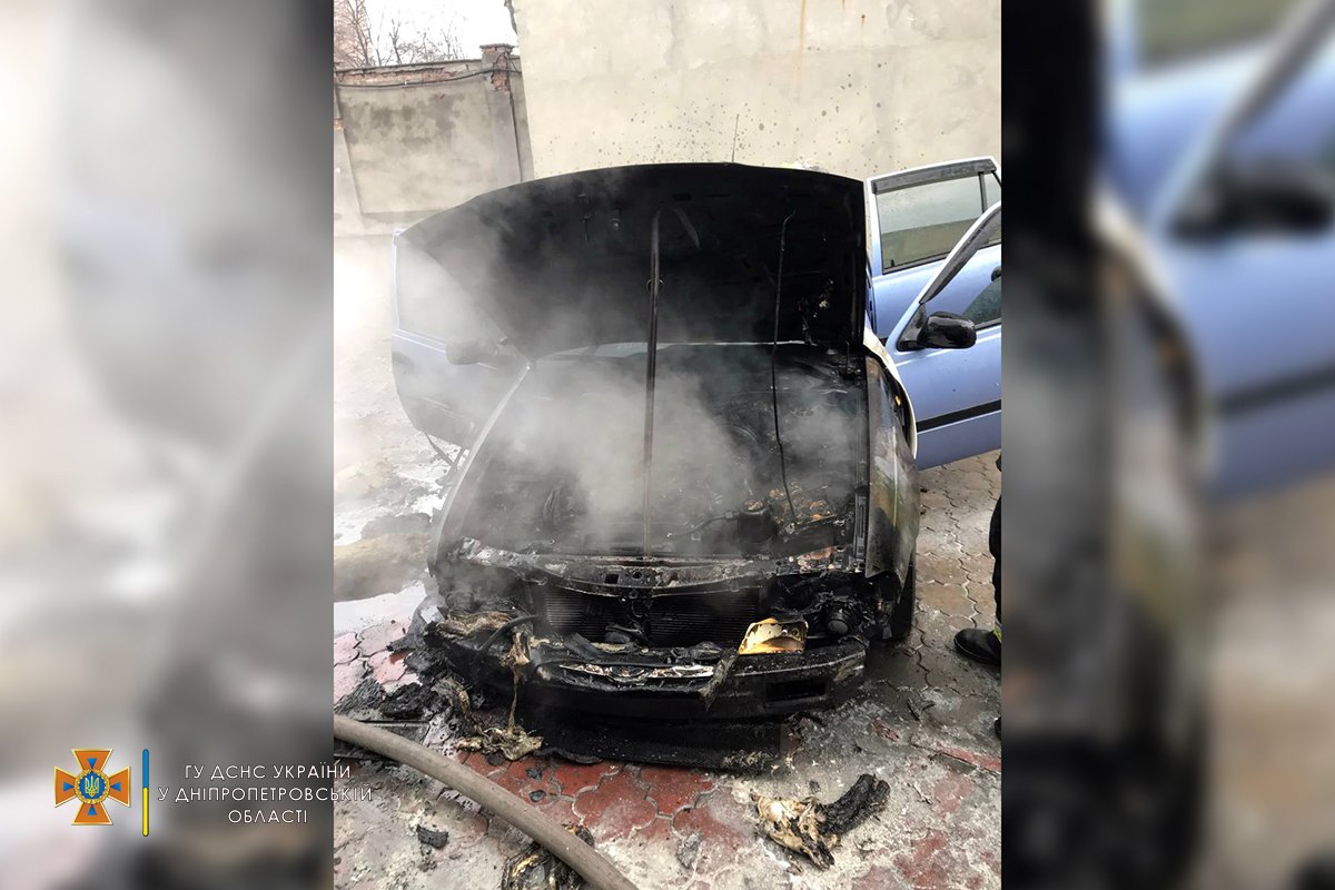 На территории СТО загорелся автомобиль Daewoo