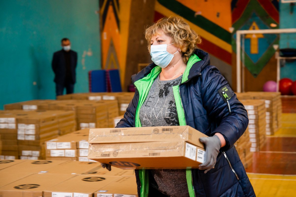 В этом году для школ Днепропетровской области приобретут почти 6 тыс ноутбуков 3