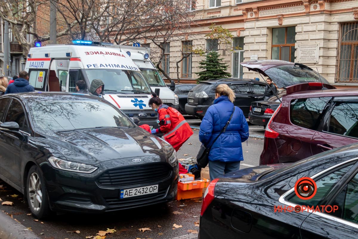Скорая забрала пострадавшую в больницу Мечникова 