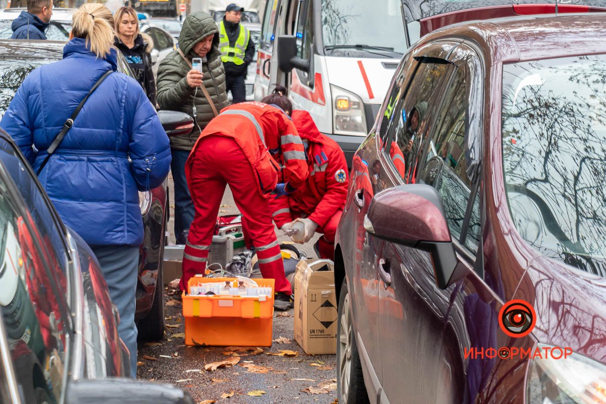 Предварительно, женщина переходила дорогу в неположенном месте 