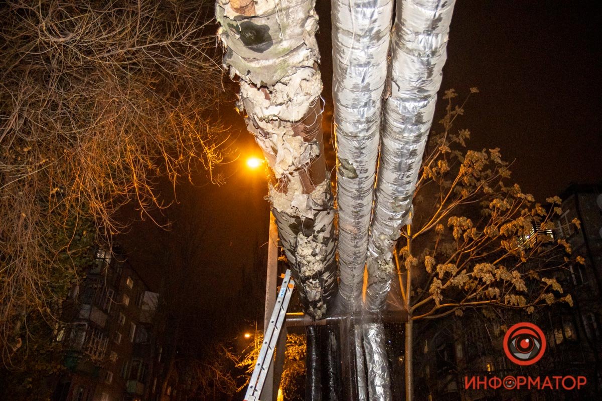 В Днепре на проспекте Поля прорвало теплотрассу: горячая вода била фонтаном и заливала улицу 2