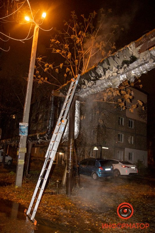 В Днепре на проспекте Поля прорвало теплотрассу: горячая вода била фонтаном и заливала улицу 3