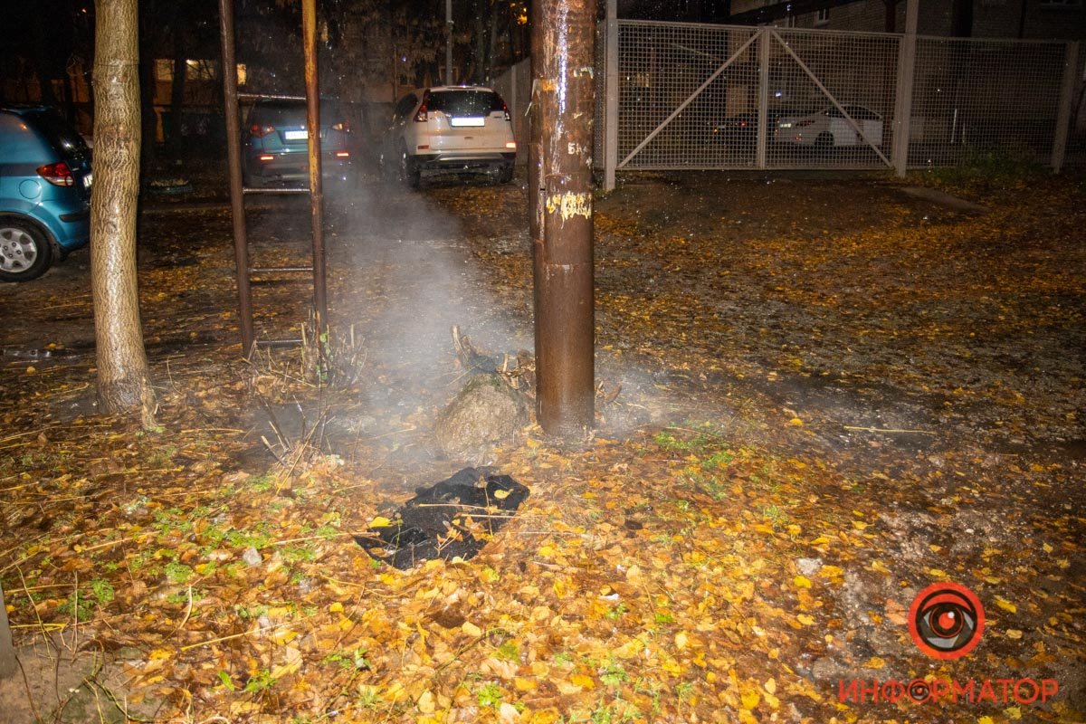 В Днепре на проспекте Поля прорвало теплотрассу: горячая вода била фонтаном и заливала улицу 6