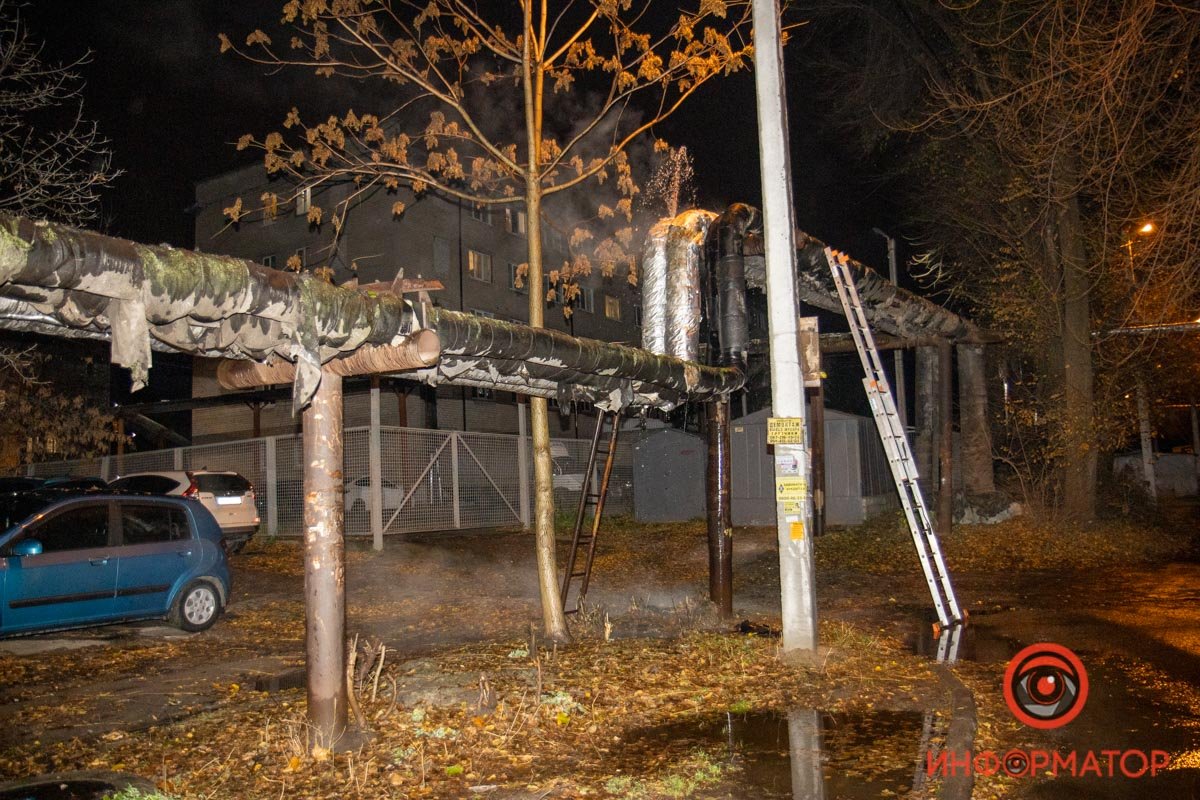 В Днепре на проспекте Поля прорвало теплотрассу: горячая вода била фонтаном и заливала улицу 7