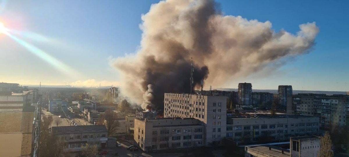 Дым окутал весь район Дым окутал весь район