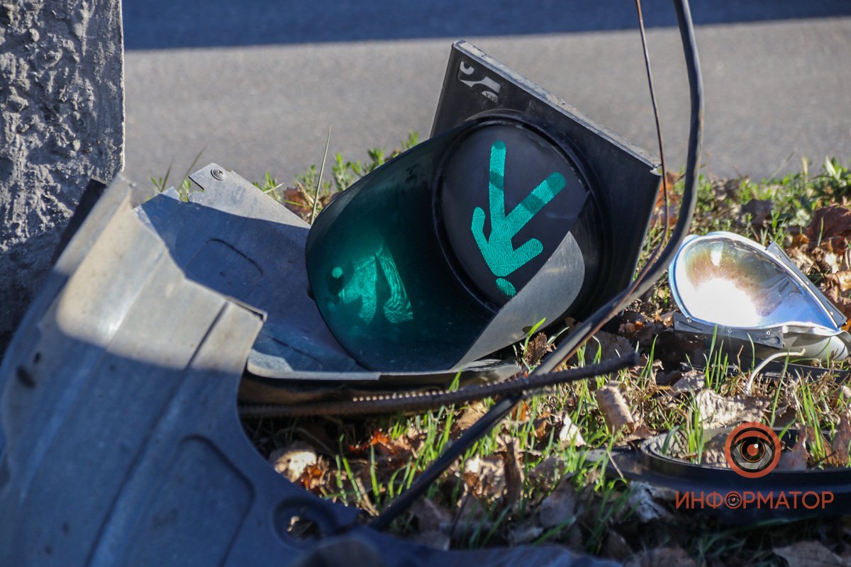Сбитый светофор