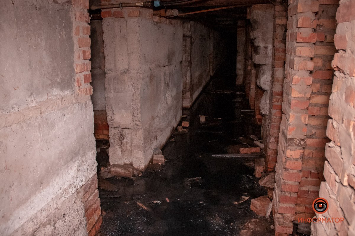 На Кильченской подвал дома почти две недели заливают нечистоты На Кильченской подвал дома почти две недели заливают нечистоты