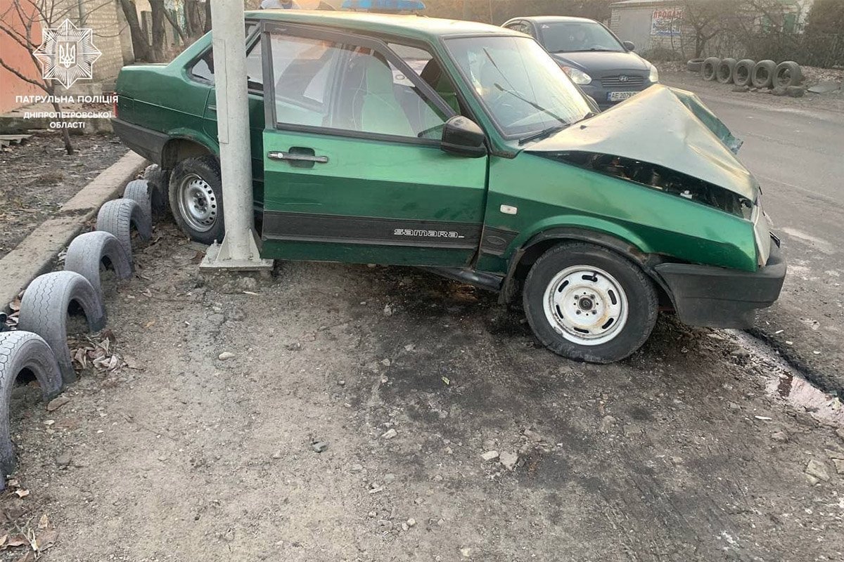 ВАЗ влетел в столб ВАЗ влетел в столб