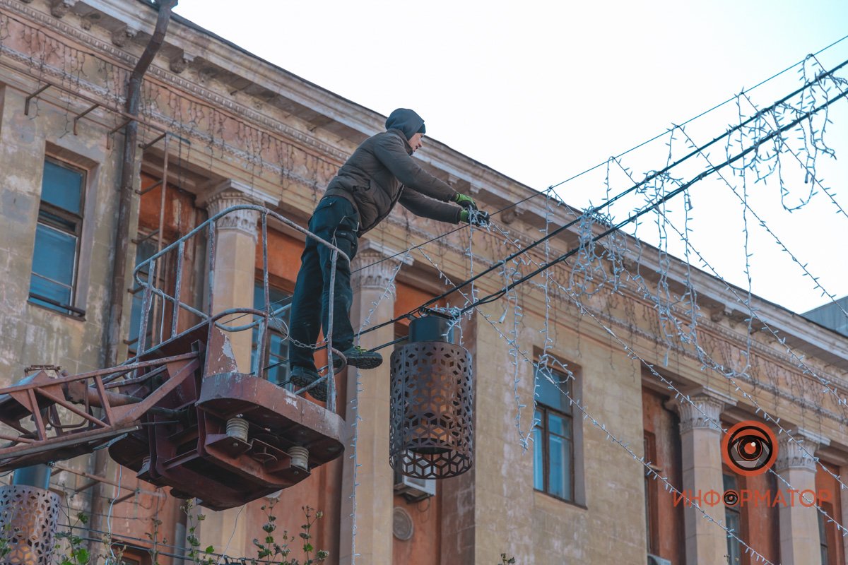 А вы любите украшать елку?