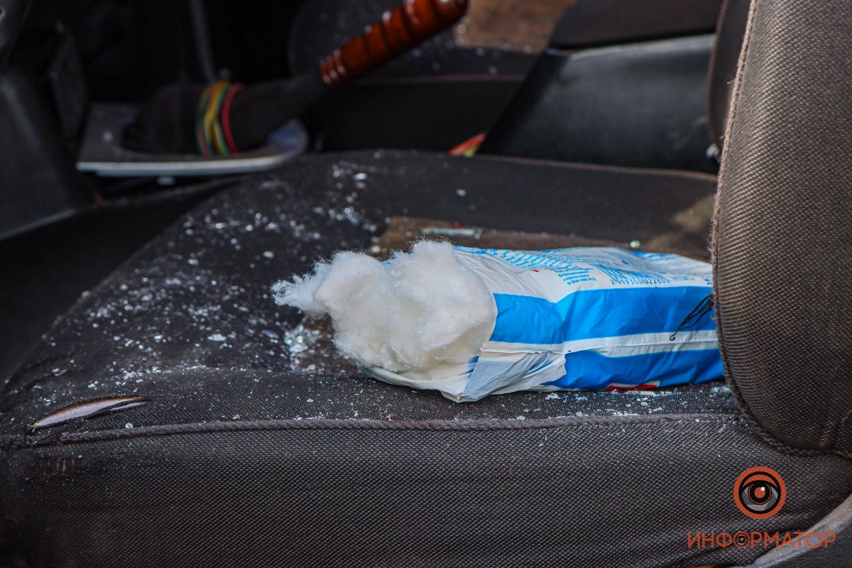 На трассе Днепр-Кривой Рог «Волга» влетела в ограждение: пострадал водитель 10