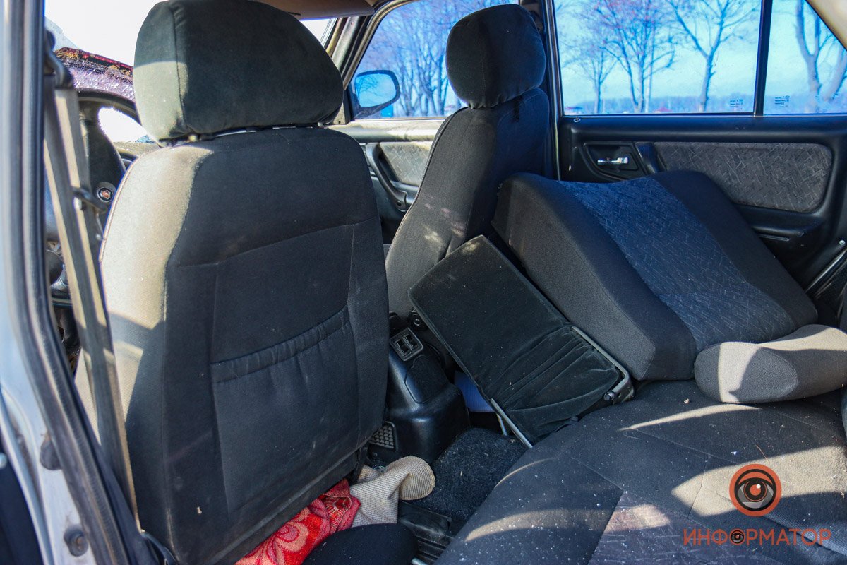 На трассе Днепр-Кривой Рог «Волга» влетела в ограждение: пострадал водитель 13