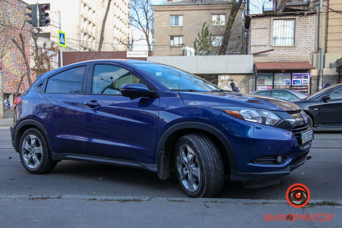 В Днепре на Чернышевского Honda сбил 15-летнюю девочку на переходе 2