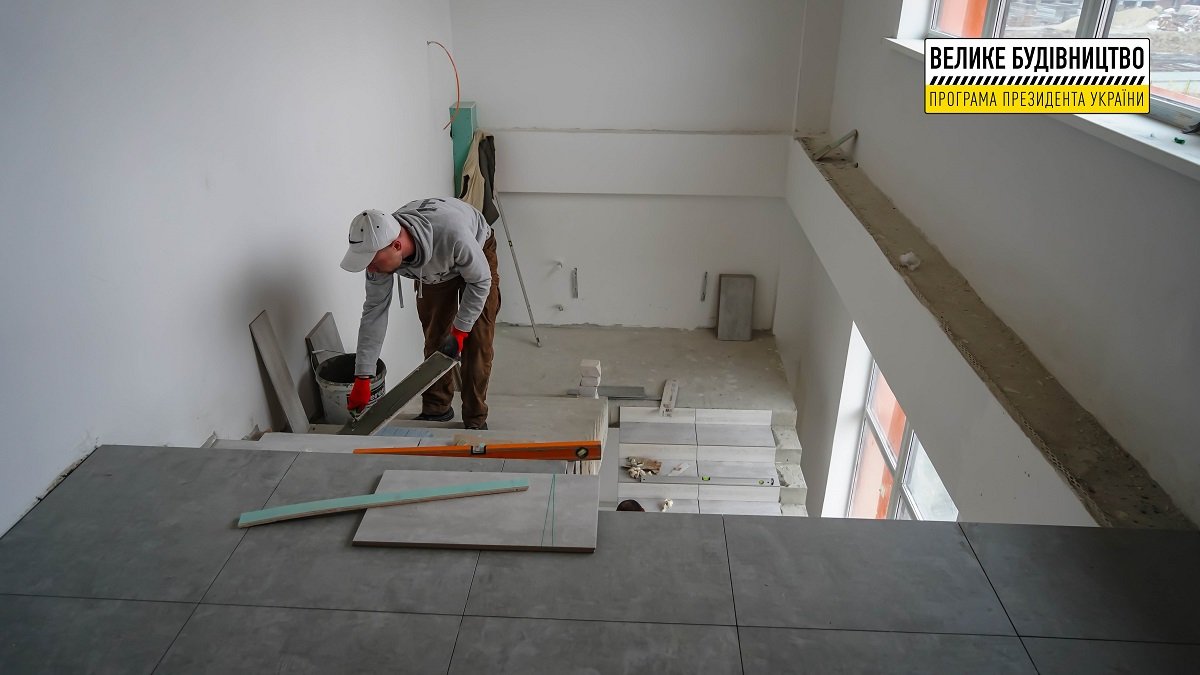 В Слобожанском заканчивают строить "с нуля" бассейн 10