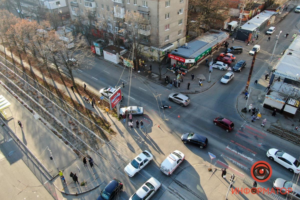 Машина и скутер ехали по Рабочей в одну сторону Машина и скутер ехали по Рабочей в одну сторону