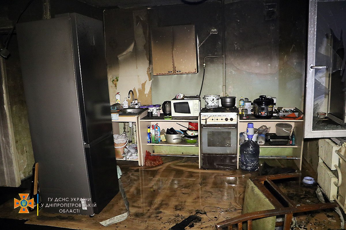 В квартире повреждены мебель и техника 