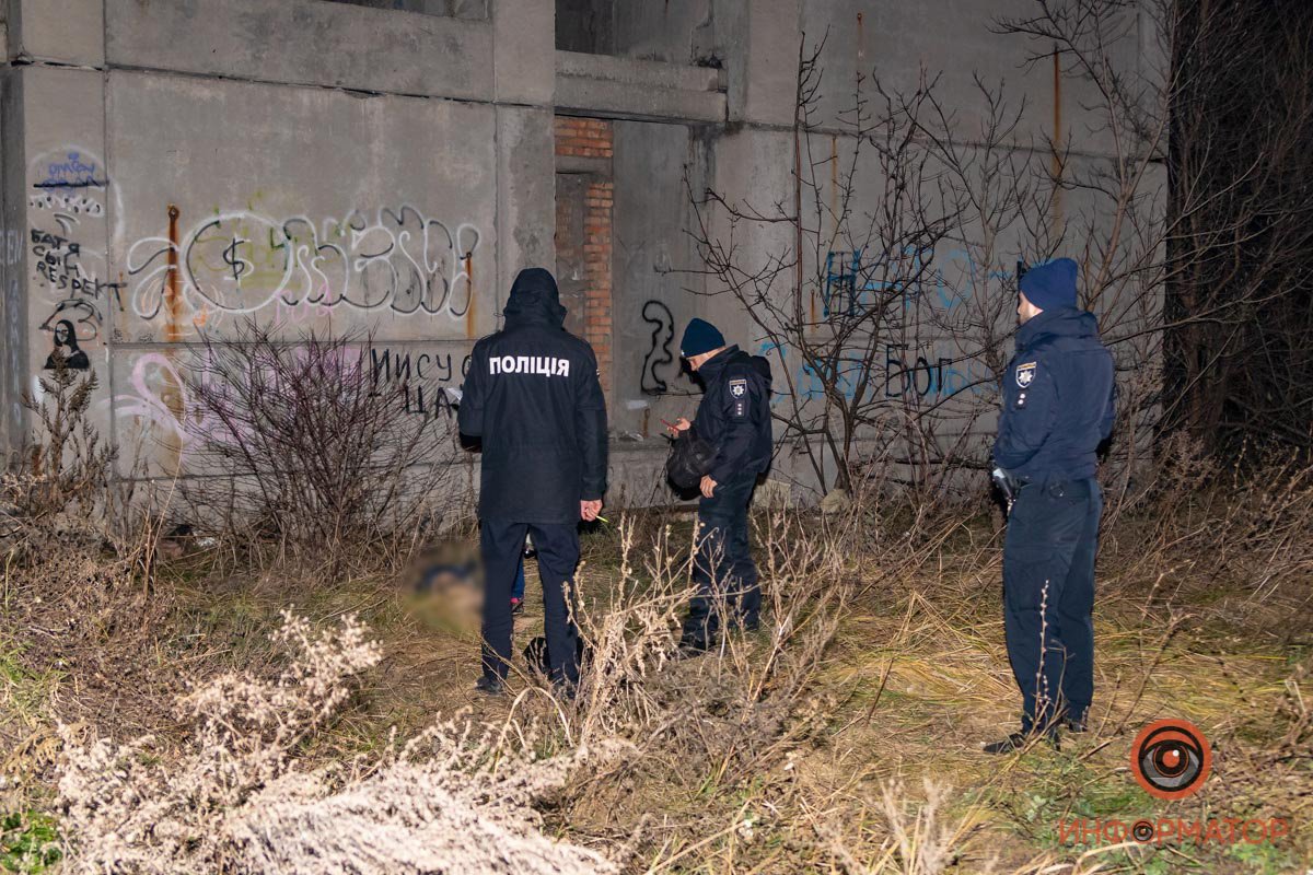 В Днепре на Данила Нечая 23-летний парень сорвался с заброшенного здания на глазах у детей 6