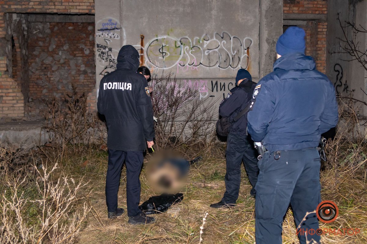 В Днепре на Данила Нечая 23-летний парень сорвался с заброшенного здания на глазах у детей 8