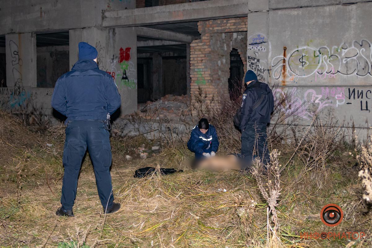 В Днепре на Данила Нечая 23-летний парень сорвался с заброшенного здания на глазах у детей 12