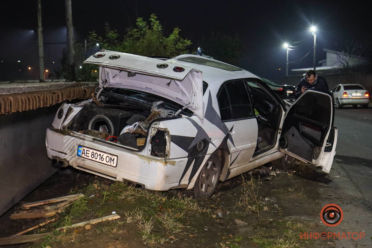 В машине сидели 6 человек