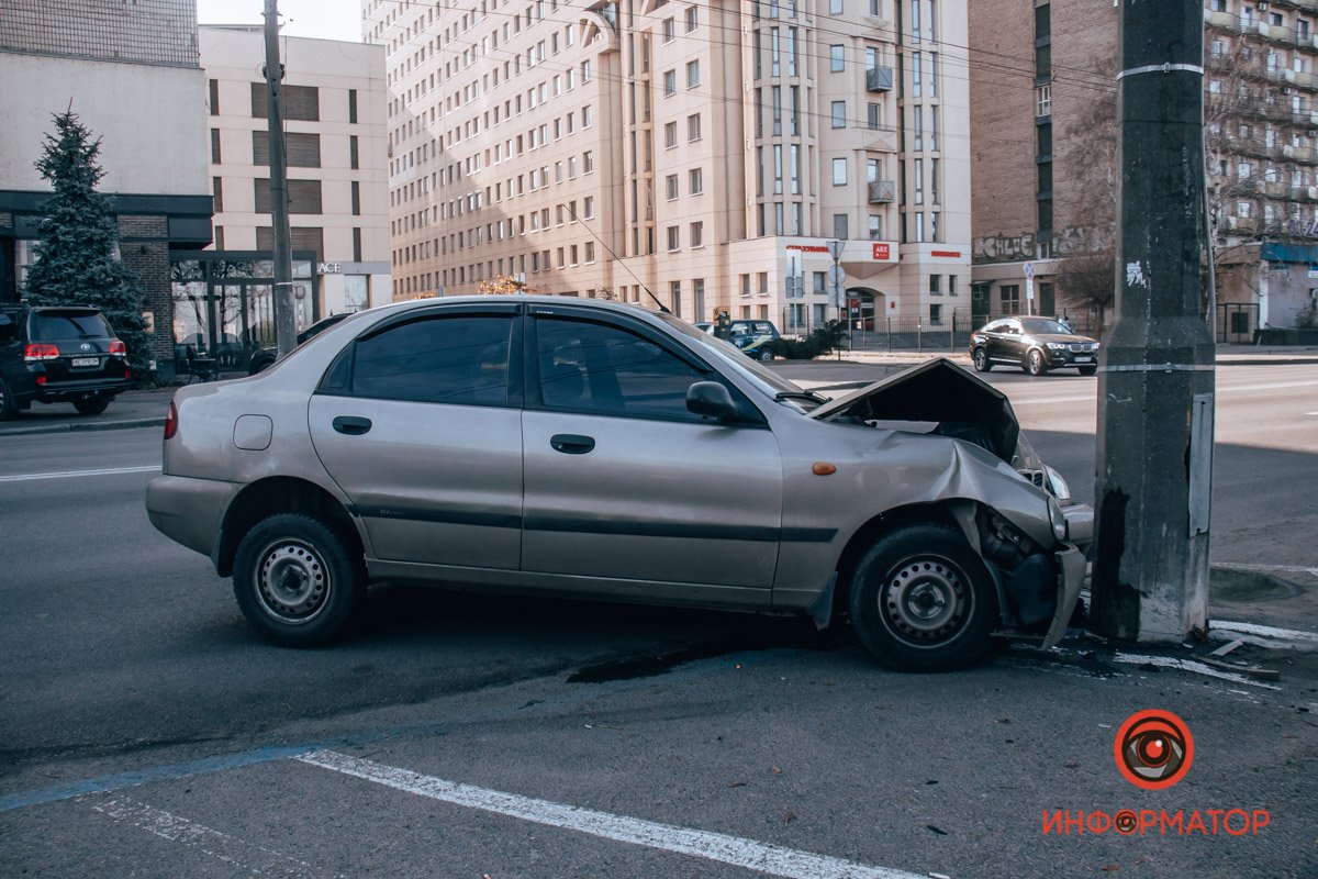 По предварительной информации у автомобиля раскрутилась гайка на колесе По предварительной информации у автомобиля раскрутилась гайка на колесе