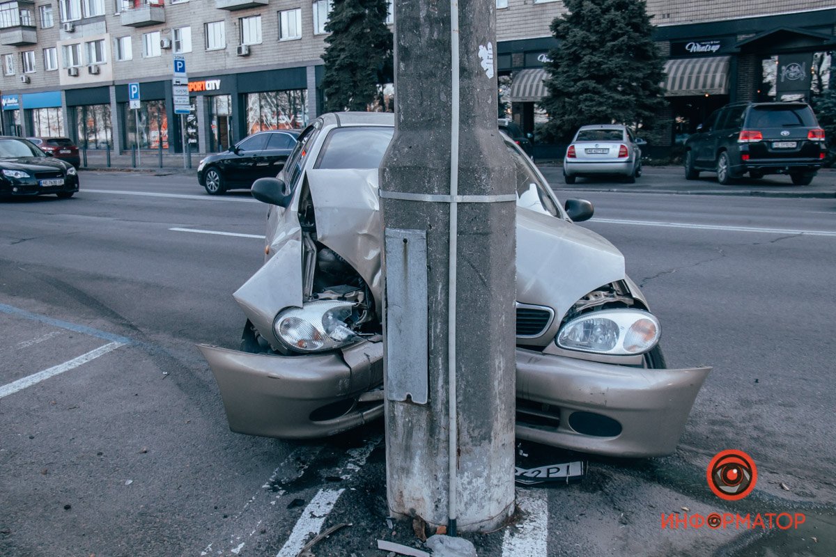 У водителя повреждение грудной клетки и ушиб головы. У водителя повреждение грудной клетки и ушиб головы.