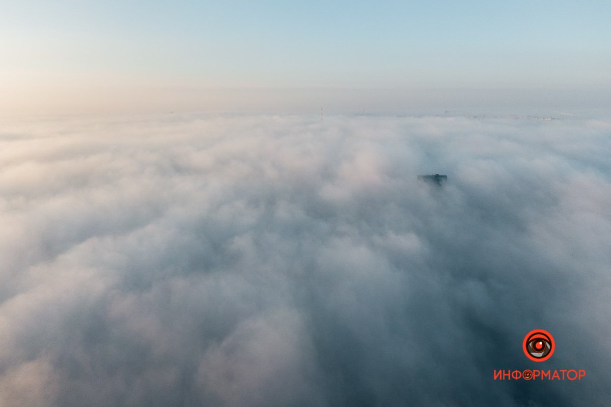 Небо слилось с облаками 
