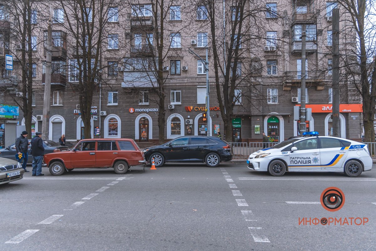 Обстоятельства аварии выясняет следователь по ДТП Обстоятельства аварии выясняет следователь по ДТП