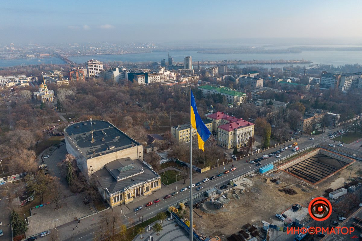 Школа находится на Яворницкого