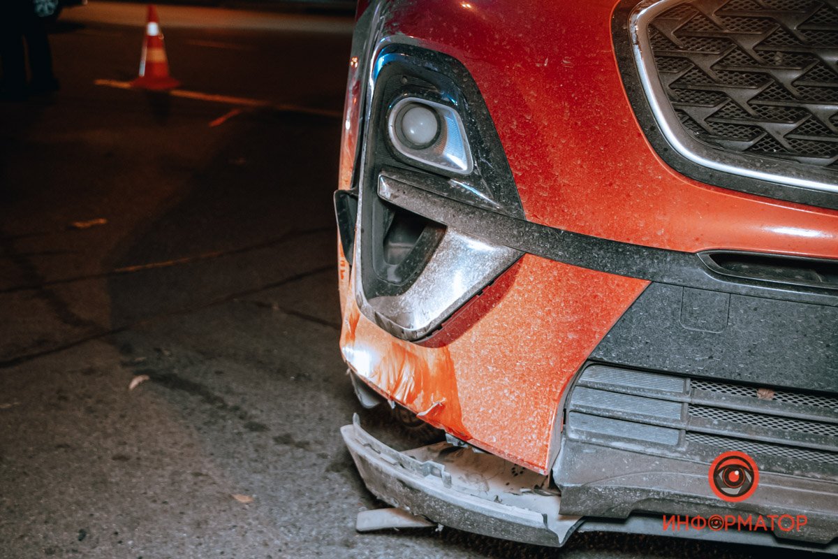 Водитель мопеда получил незначительные ушибы его отвезли в городскую больницу №6.