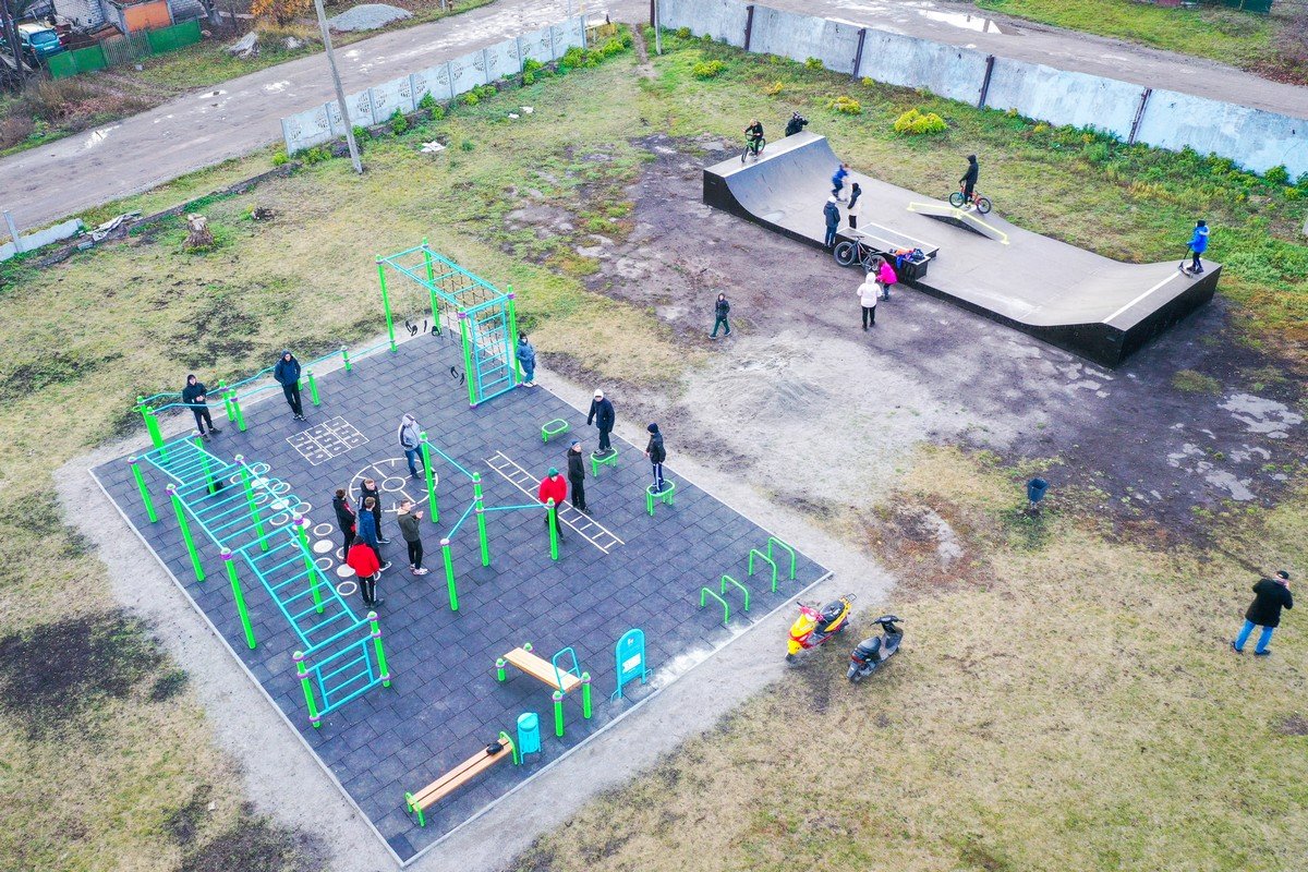 «Здоровая Украина»: в Верховцево установили 4 мультифункциональные спортивные площадки 4