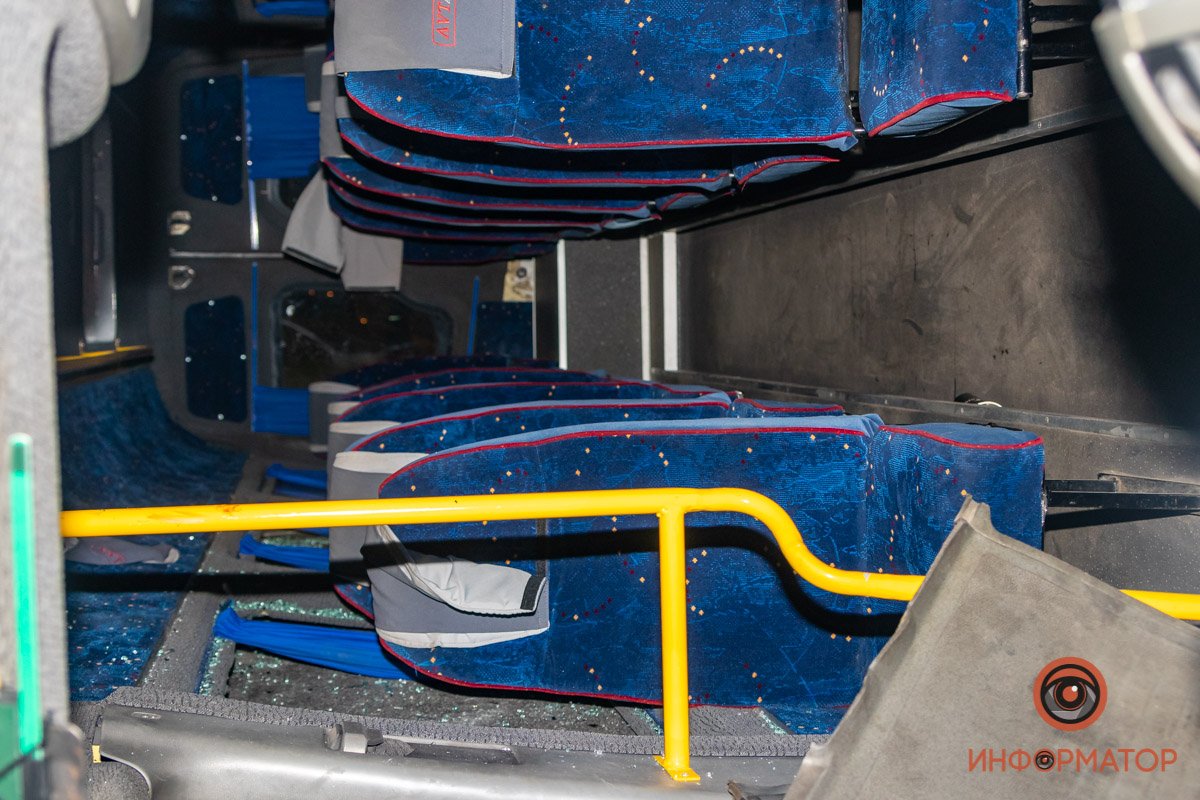 В Днепре на Центральном мосту перевернулся Sprinter: подробности 11