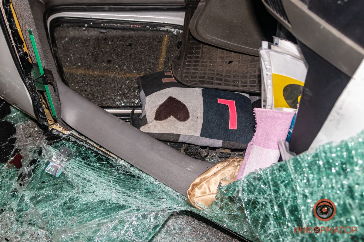 В Днепре на Центральном мосту перевернулся Sprinter: подробности 20