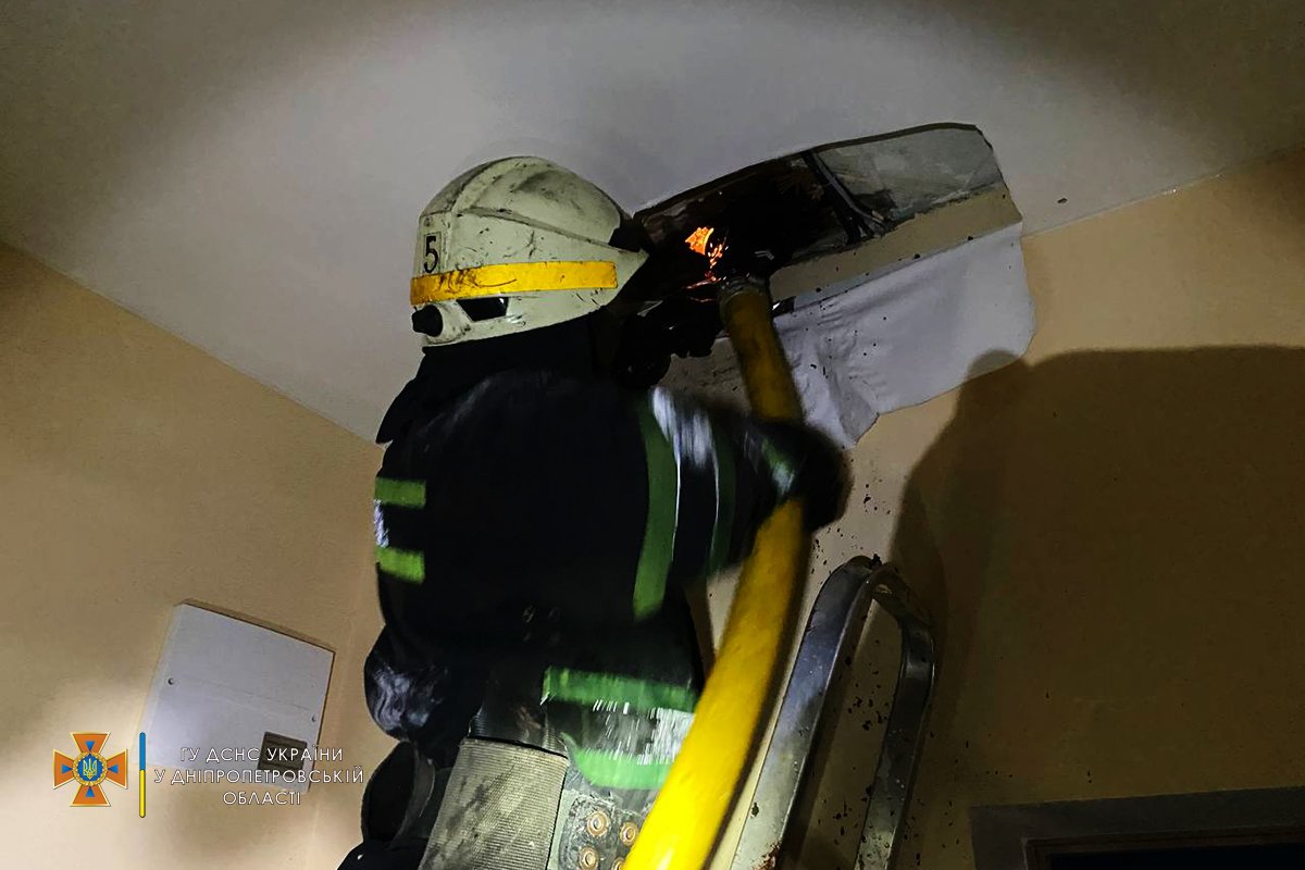 В Днепре на Манисмановской горел жилой дом 2
