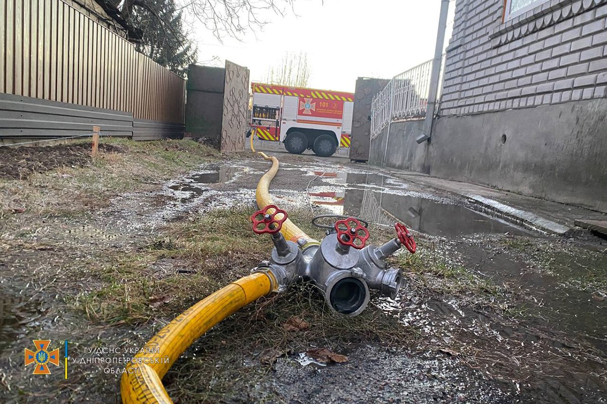 В Днепре на Манисмановской горел жилой дом 3