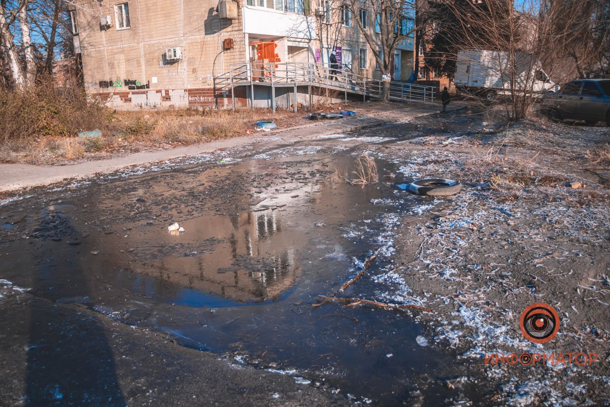 Некоторые из жителей не могут выйти из своего подъезда Некоторые из жителей не могут выйти из своего подъезда