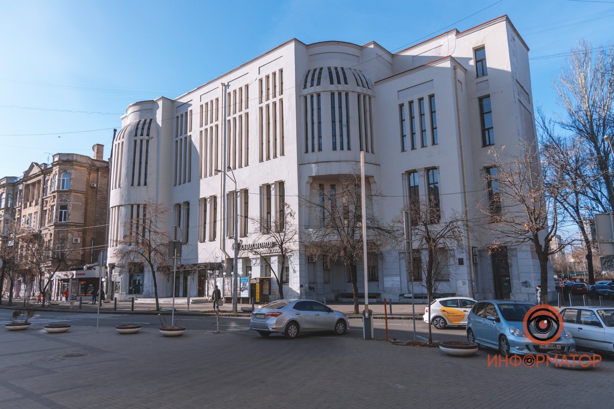 Здание филармонии со стороны улицы Воскресенской сейчас Здание филармонии со стороны улицы Воскресенской сейчас