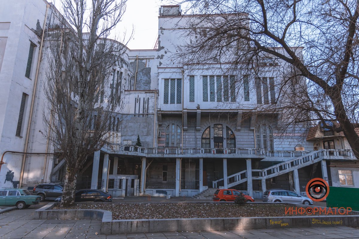 Здание филармонии со стороны памятника Тарасу Шевченко сейчас Здание филармонии со стороны памятника Тарасу Шевченко сейчас