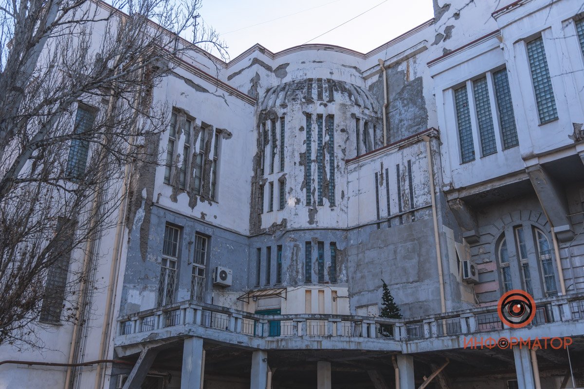 Со стороны памятника Тарасу Шевченко Со стороны памятника Тарасу Шевченко