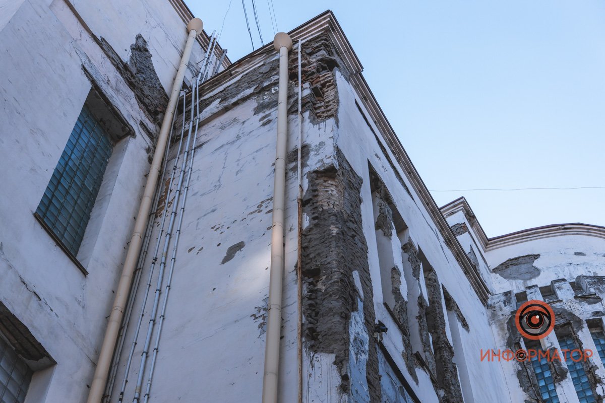 В планах – утепление стен, замена кровли, облицовка фасада керамическими плитами В планах – утепление стен, замена кровли, облицовка фасада керамическими плитами