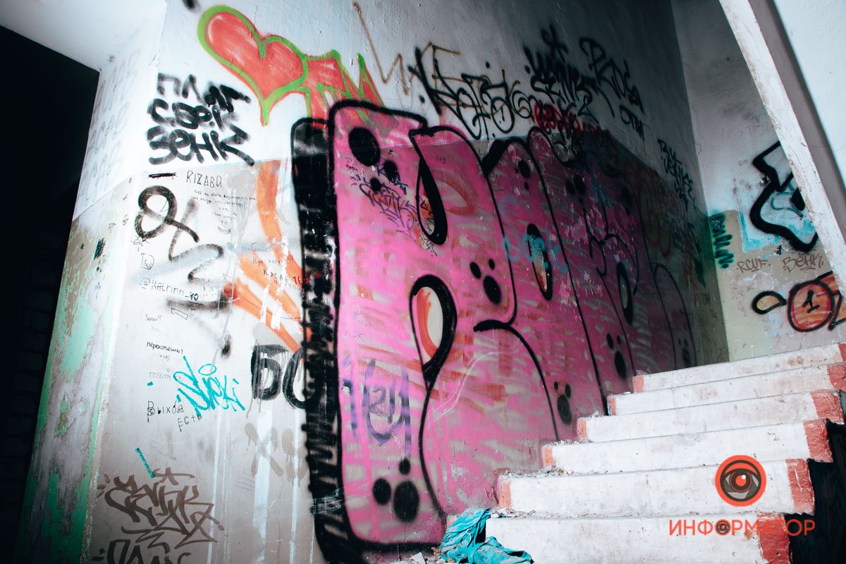 Где же еще проявить свой талант, как не в заброшенном здании Где же еще проявить свой талант, как не в заброшенном здании