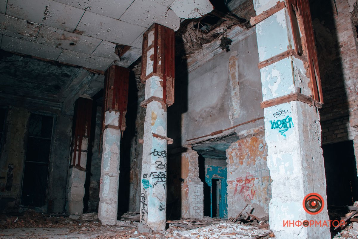 Холл кинотеатра Холл кинотеатра