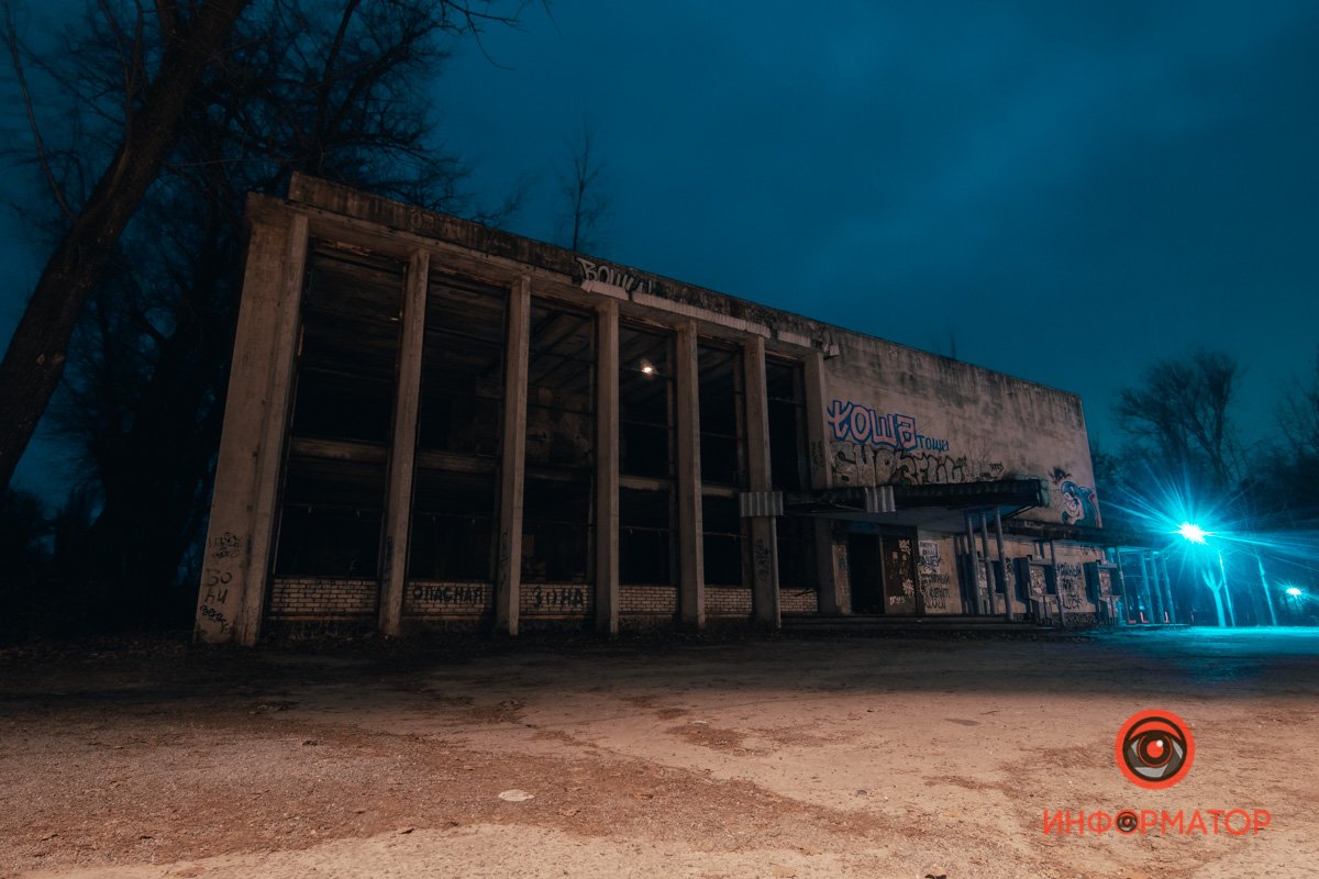 Предупреждаем, что здание аварийное Предупреждаем, что здание аварийное
