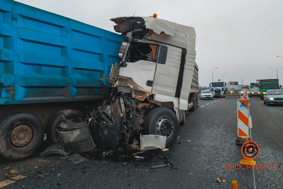 Столкнулись 3 фуры