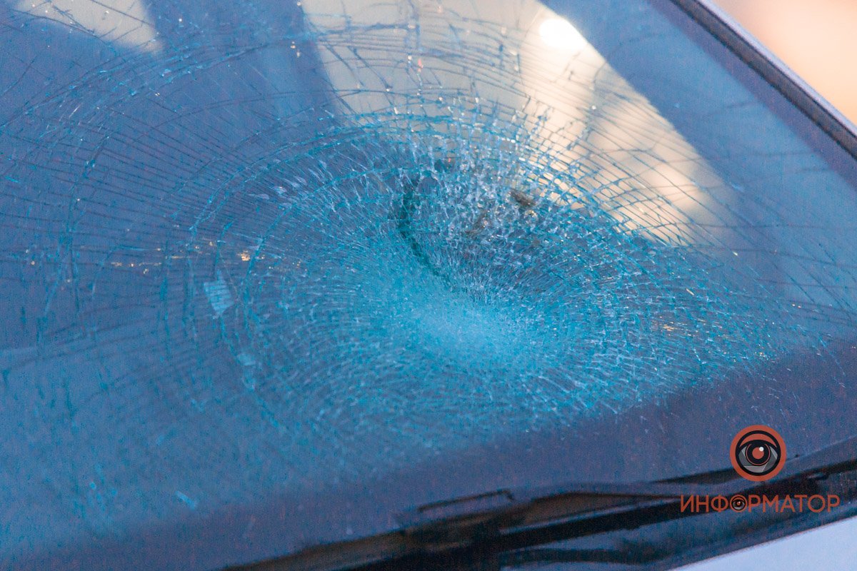 Повреждение лобового стекла Повреждение лобового стекла