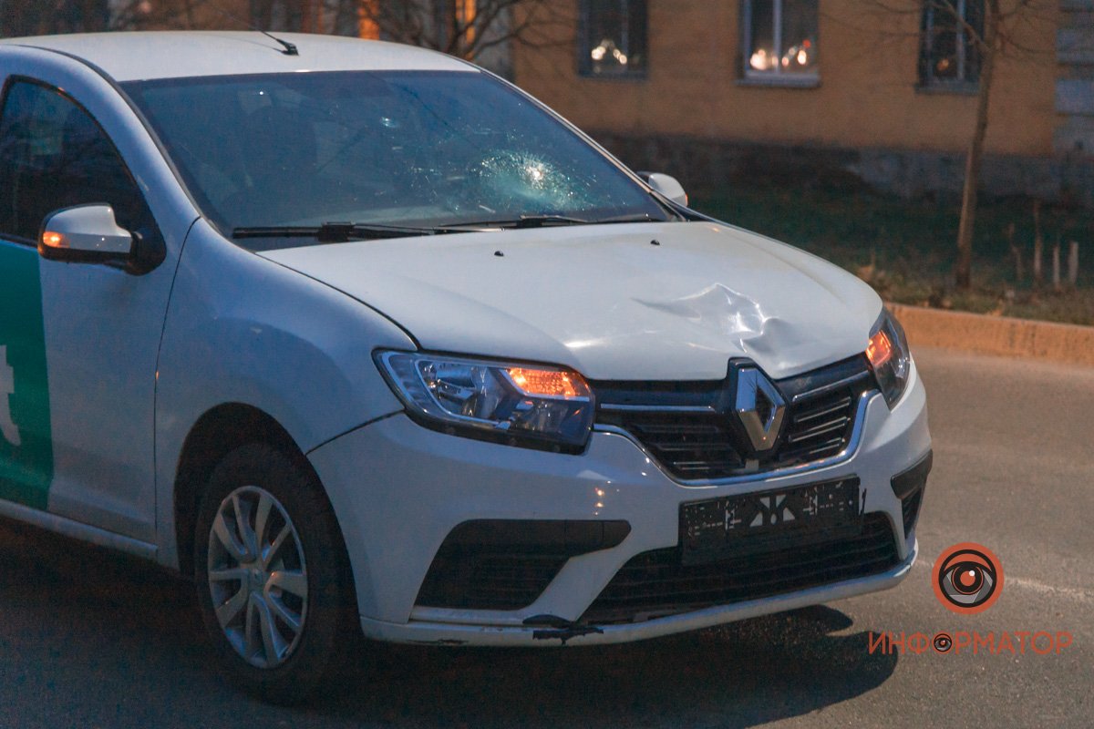 Движение на участке Строителей около перекрестка с Новокрымской затруднено Движение на участке Строителей около перекрестка с Новокрымской затруднено