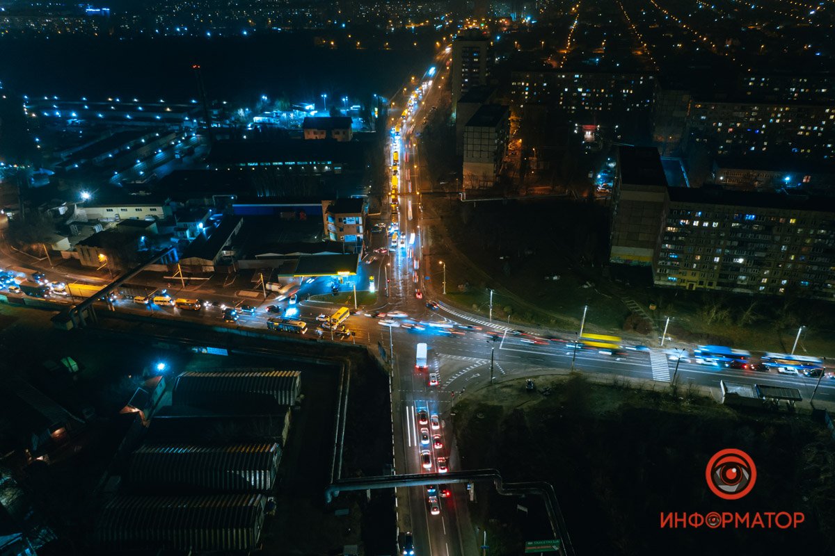 Полиция регулирует движение автомобилей