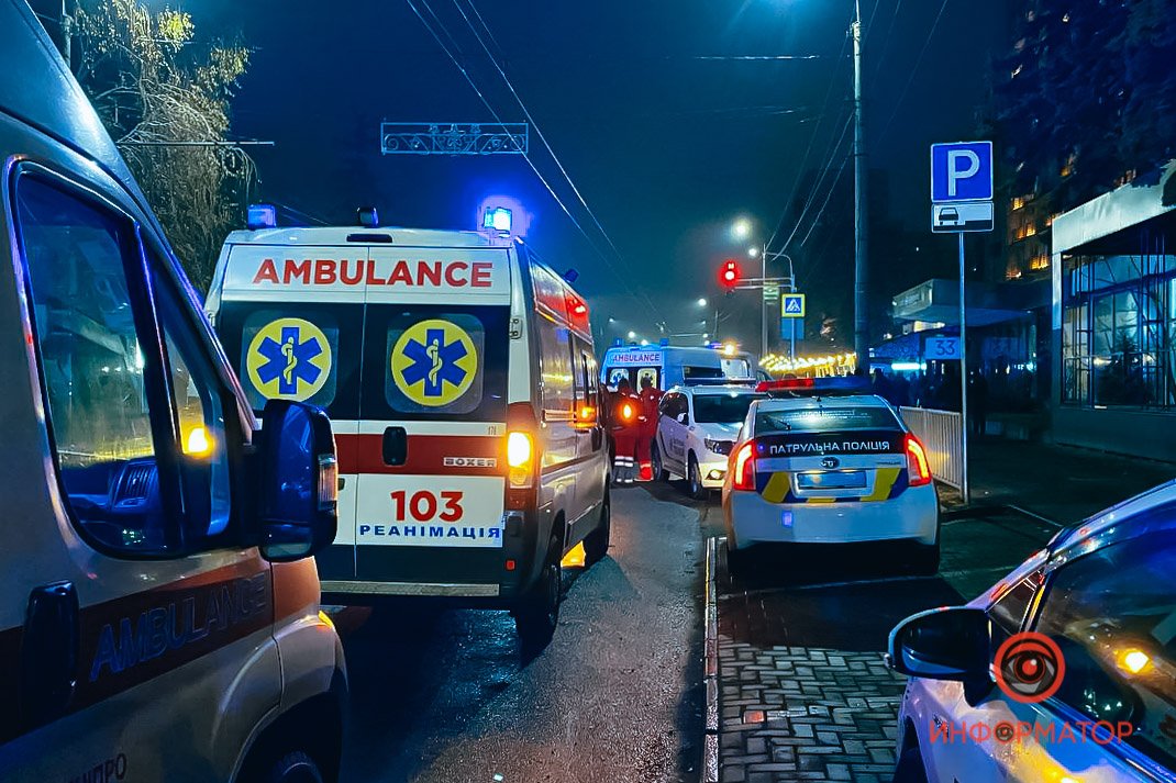 На месте работает 11 экипажей полиции